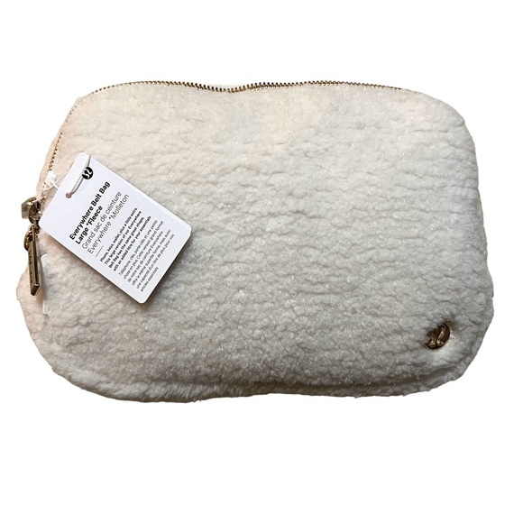 NEW lululemon Everywhere Belt Bag Large Fleece Size 2L Gold Hardware - Picture 7 of 8